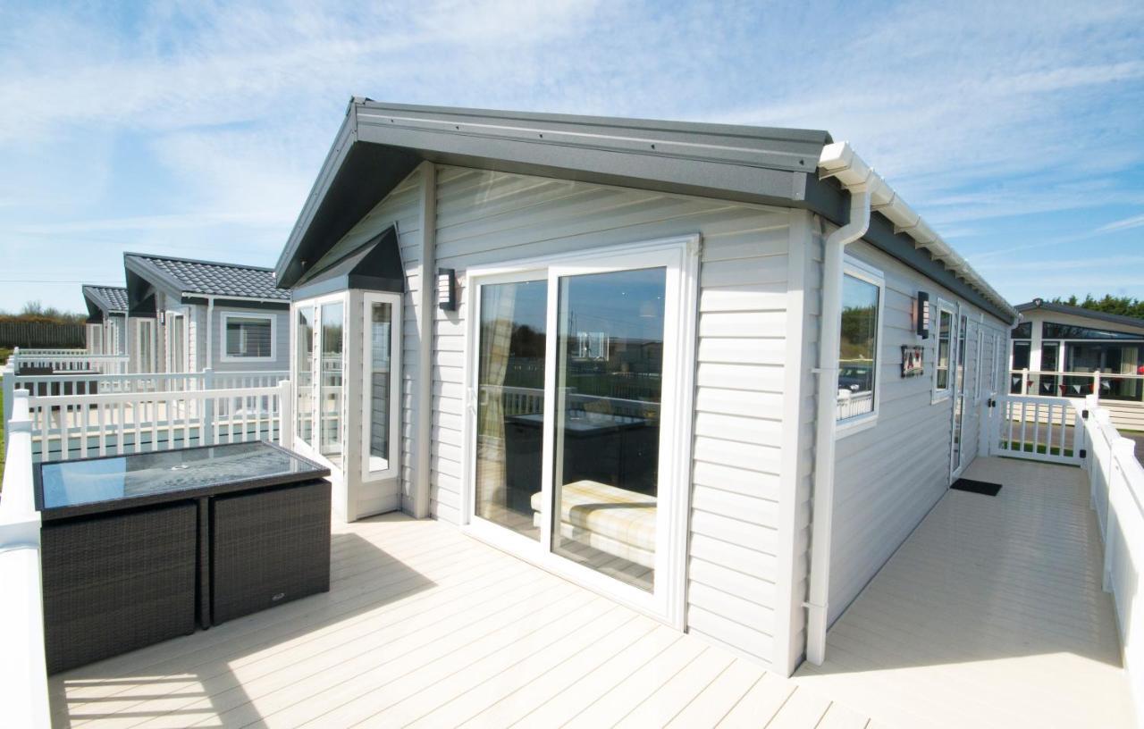 Carlton Meres Holiday Park Rendham Exterior photo
